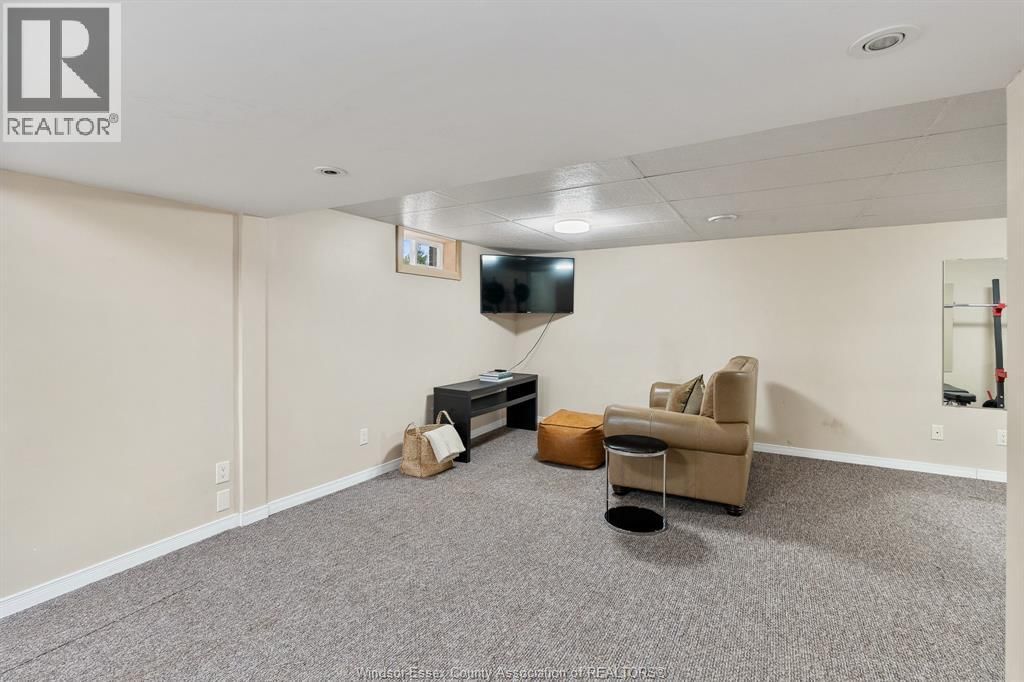 735 LOUNSBOROUGH Image 28