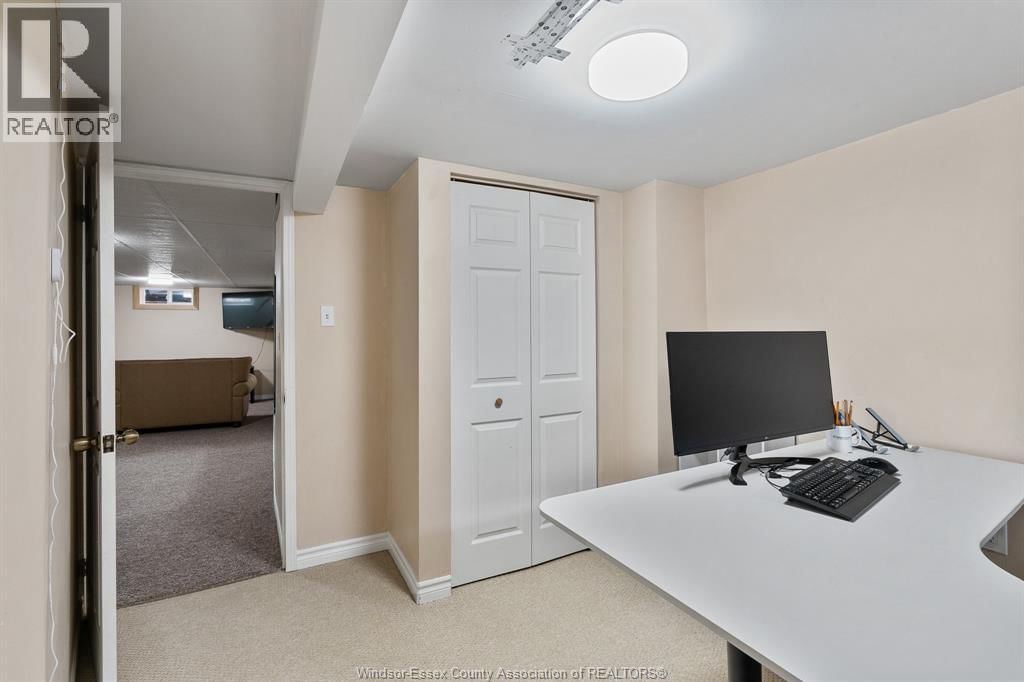 735 LOUNSBOROUGH Image 32