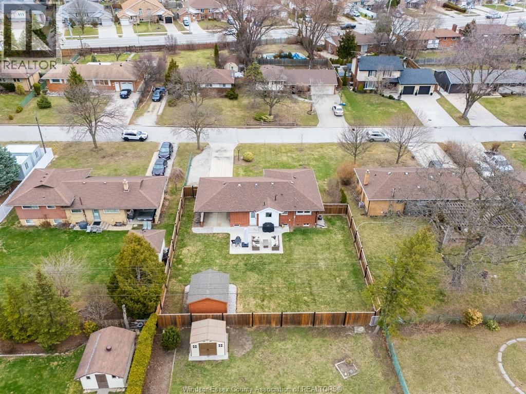 735 LOUNSBOROUGH Image 36