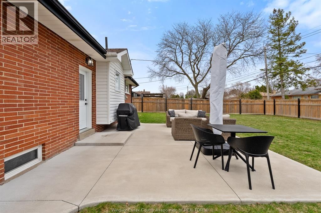 735 LOUNSBOROUGH Image 45