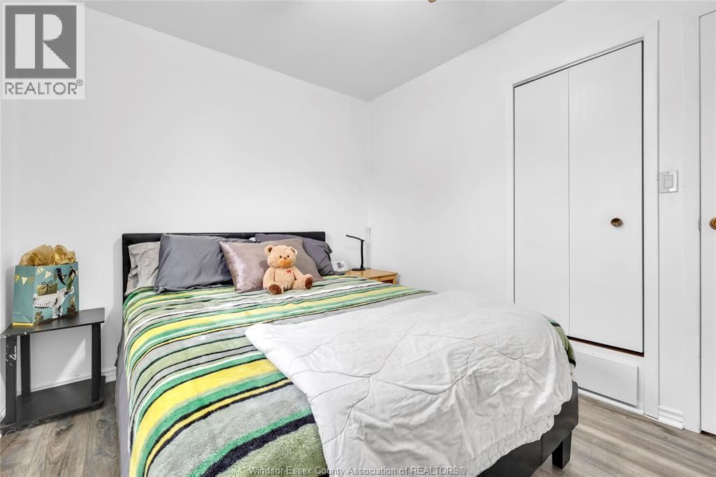 329 PARKSIDE DRIVE Image 12