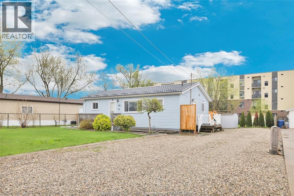 329 PARKSIDE DRIVE Image 2