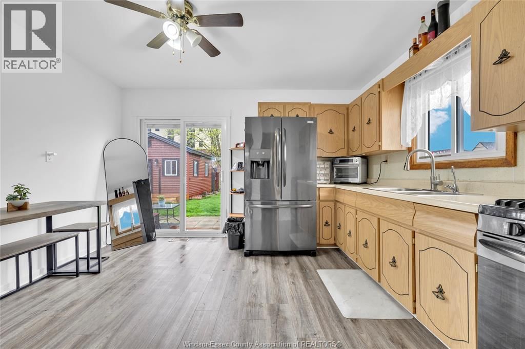 329 PARKSIDE DRIVE Image 3