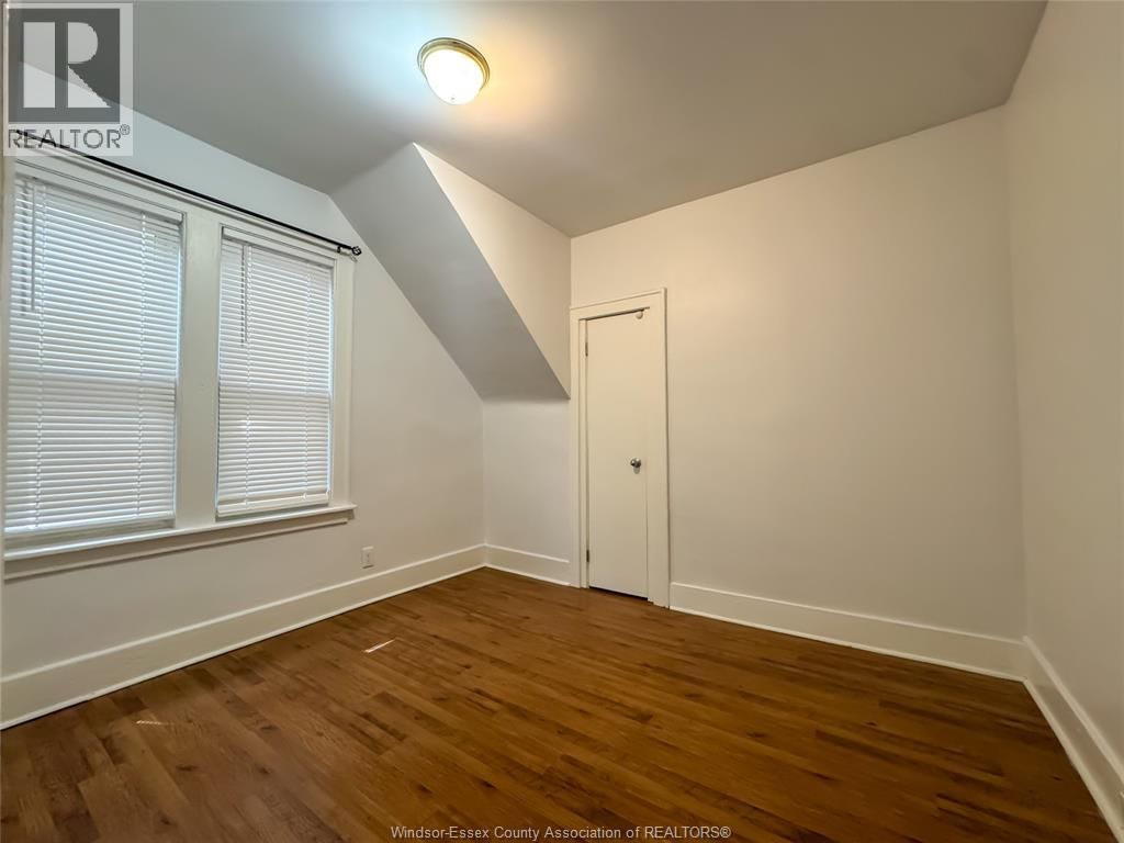 MAIN FLR - 1351 MARENTETTE Image 9