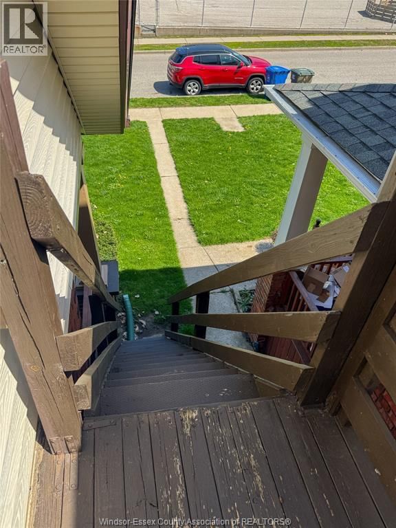 UPPER - 1351 MARENTETTE AVE Image 10