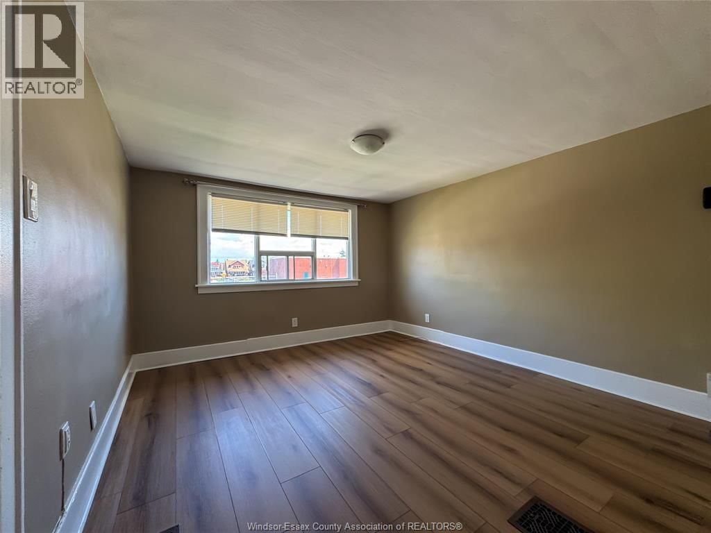 UPPER - 1351 MARENTETTE AVE Image 4