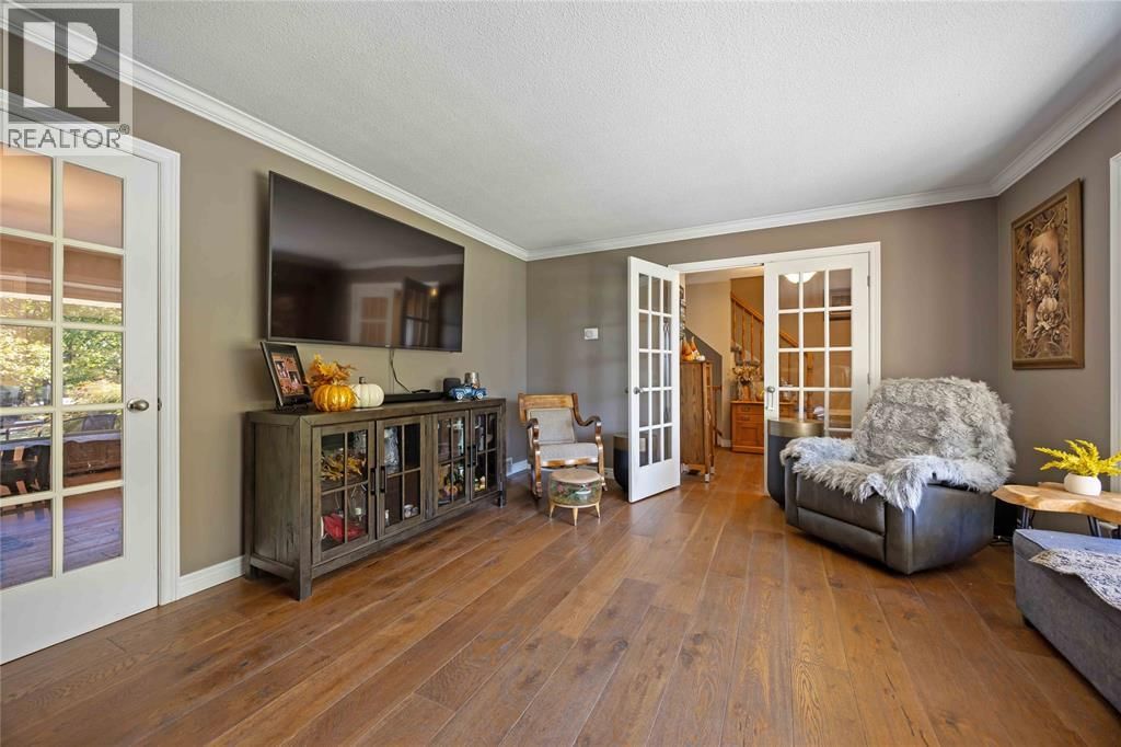 756 ST CLAIR PARKWAY Image 19