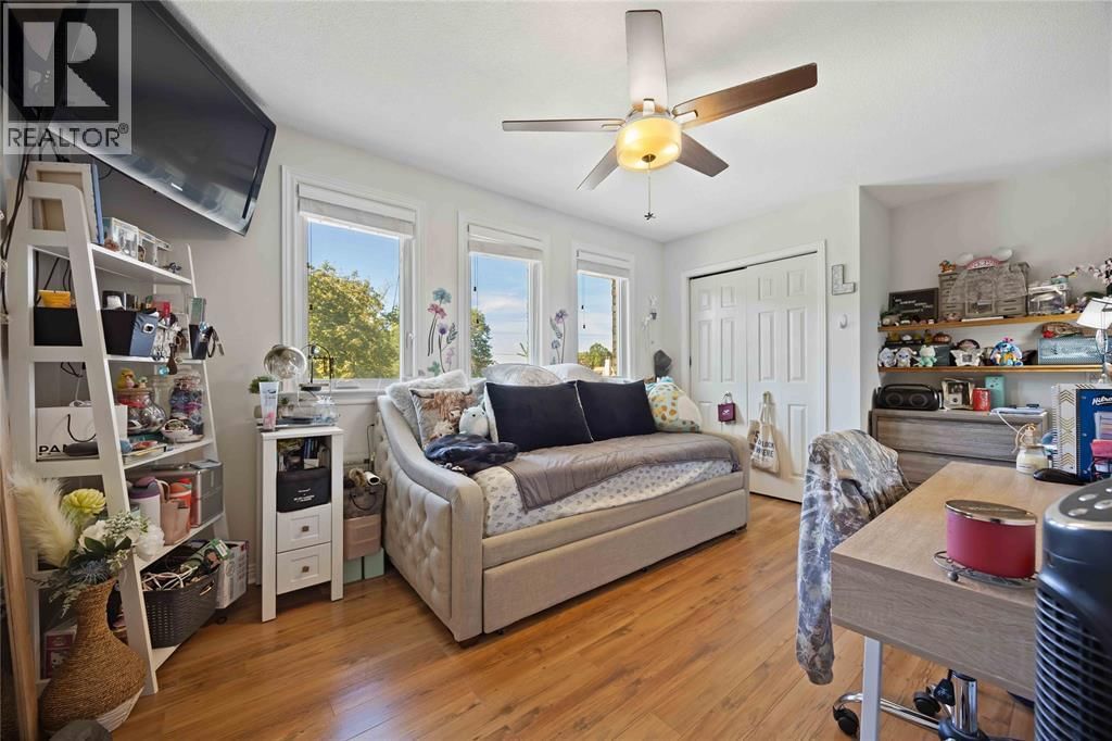 756 ST CLAIR PARKWAY Image 24