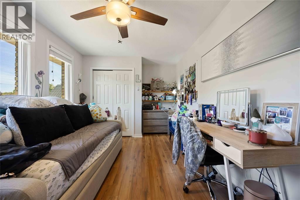 756 ST CLAIR PARKWAY Image 25