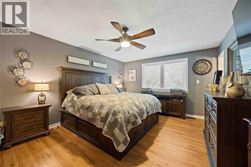 756 ST CLAIR PARKWAY Image 27