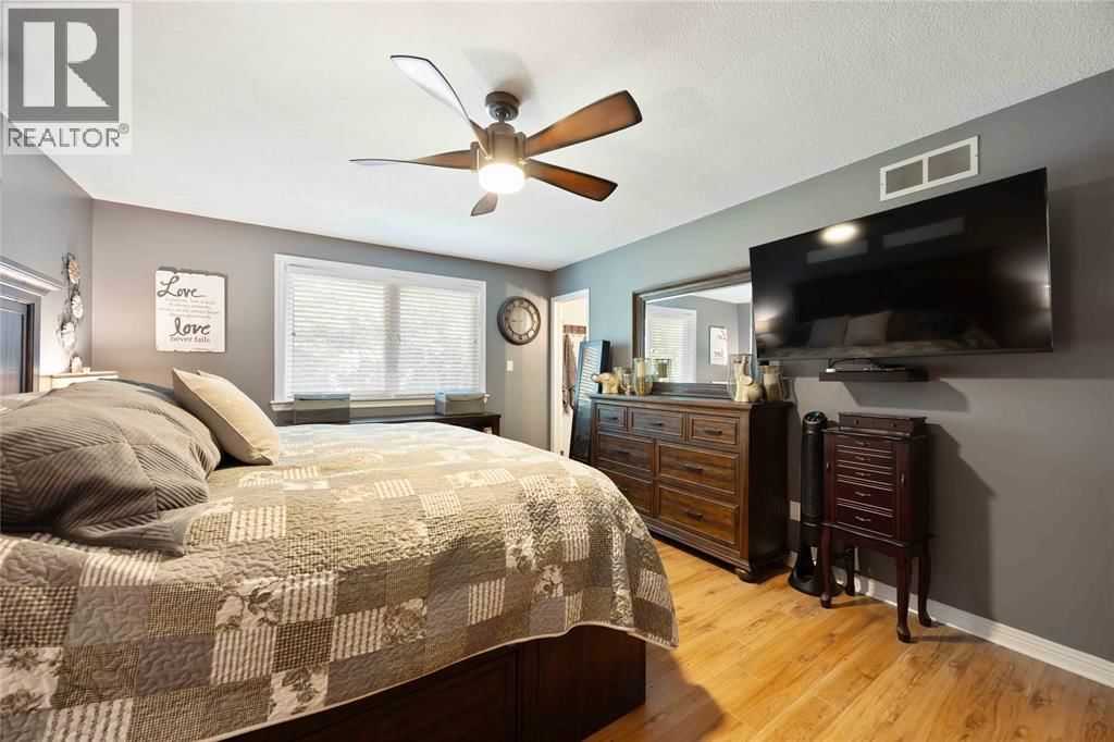 756 ST CLAIR PARKWAY Image 28