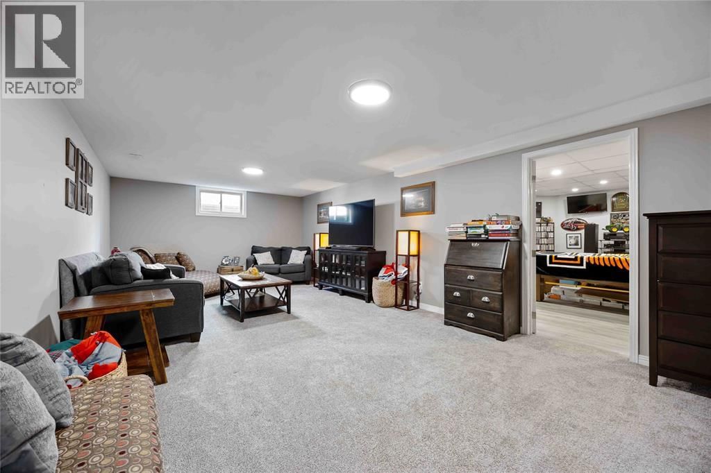 756 ST CLAIR PARKWAY Image 32