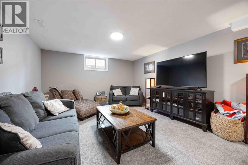 756 ST CLAIR PARKWAY Image 33