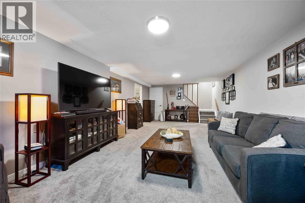 756 ST CLAIR PARKWAY Image 34