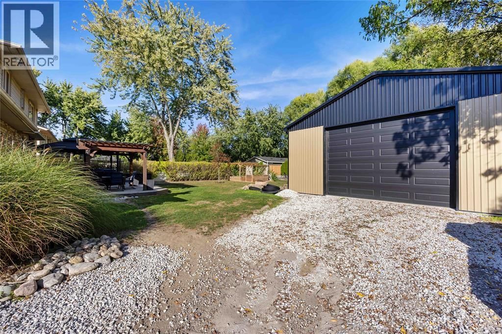 756 ST CLAIR PARKWAY Image 38