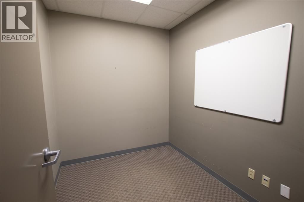 G - 815 CONFEDERATION STREET Image 10