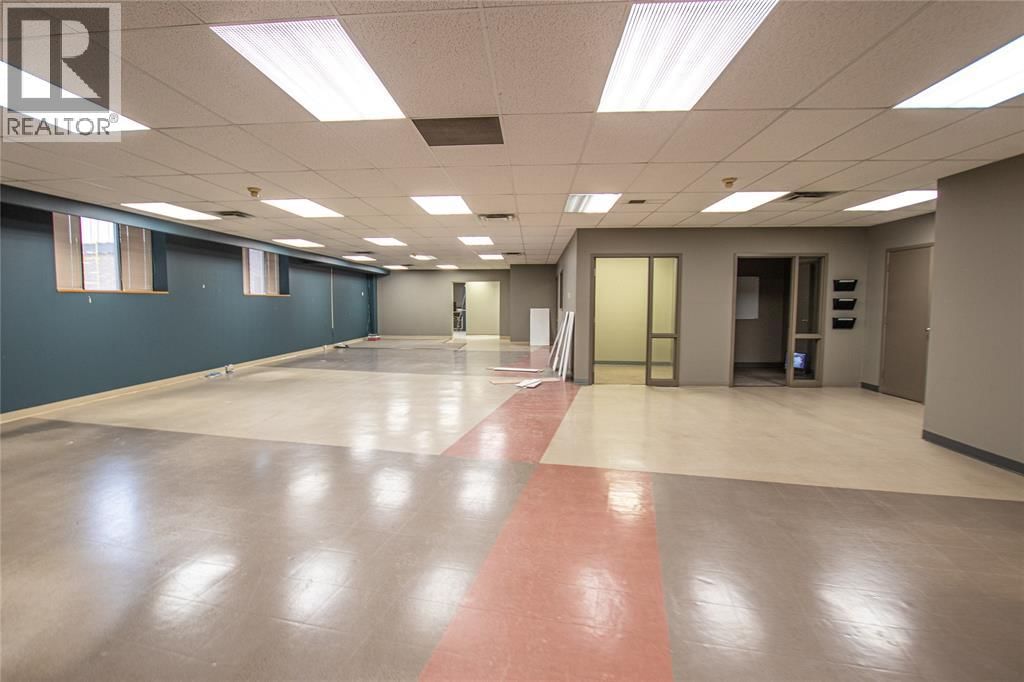 G - 815 CONFEDERATION STREET Image 11