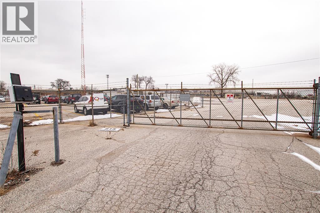 G - 815 CONFEDERATION STREET Image 3