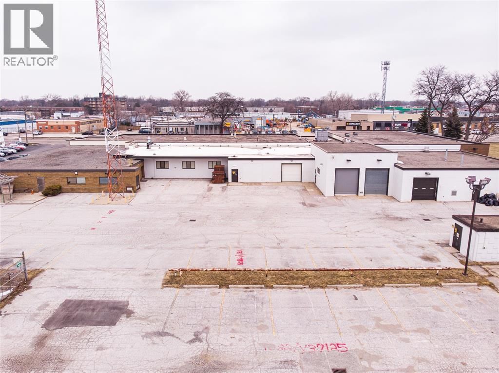 G - 815 CONFEDERATION STREET Image 4