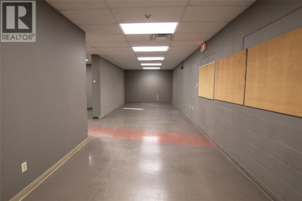 G - 815 CONFEDERATION STREET Image 9