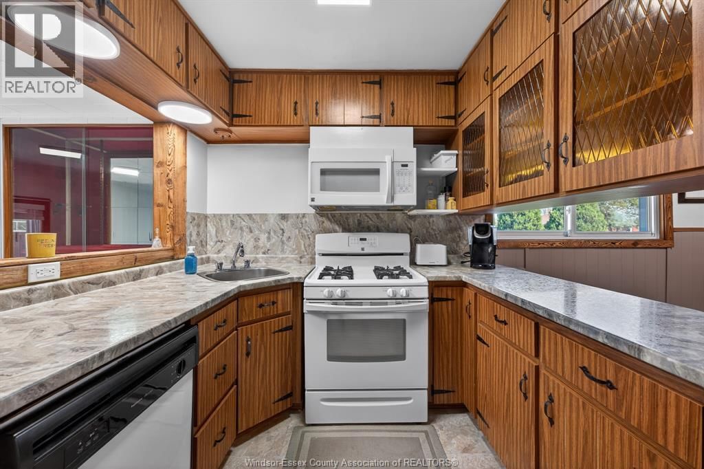 2489 FRANCOIS ROAD Image 16