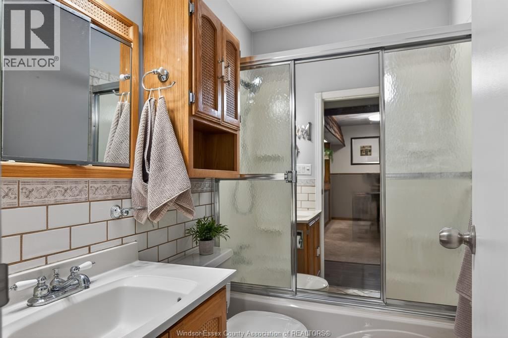 2489 FRANCOIS ROAD Image 23