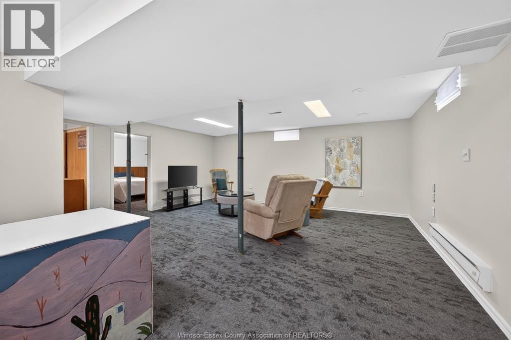 2489 FRANCOIS ROAD Image 25