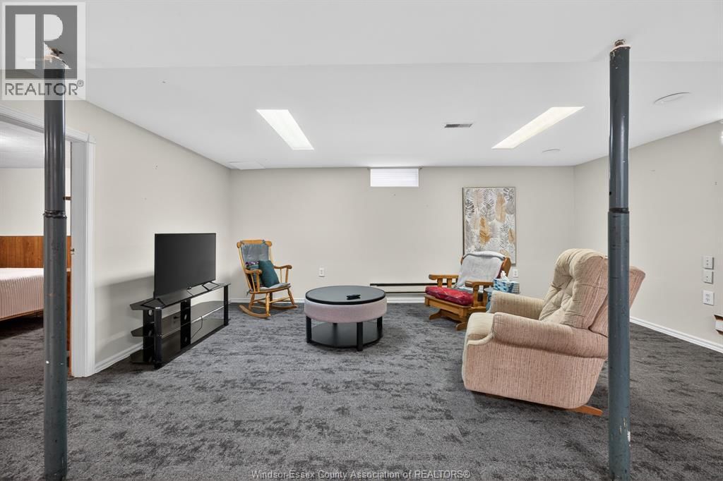 2489 FRANCOIS ROAD Image 28