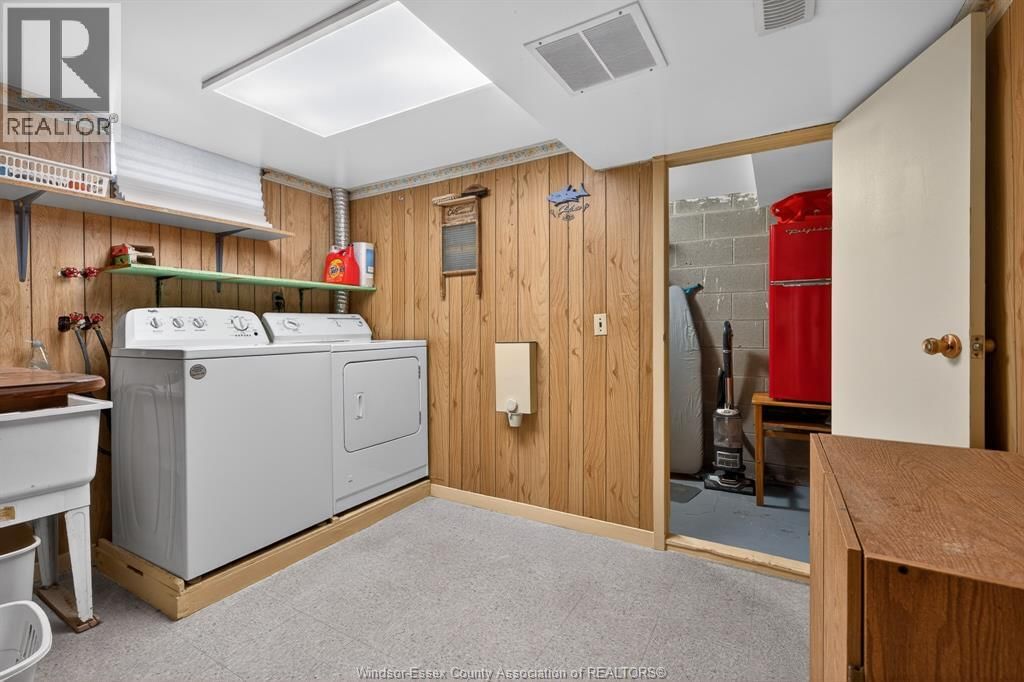 2489 FRANCOIS ROAD Image 31