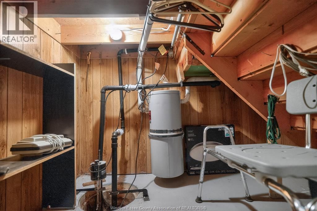 2489 FRANCOIS ROAD Image 32