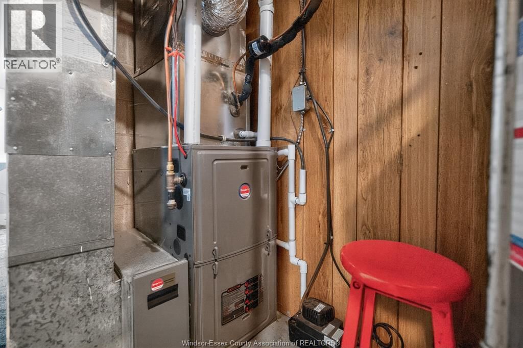 2489 FRANCOIS ROAD Image 33