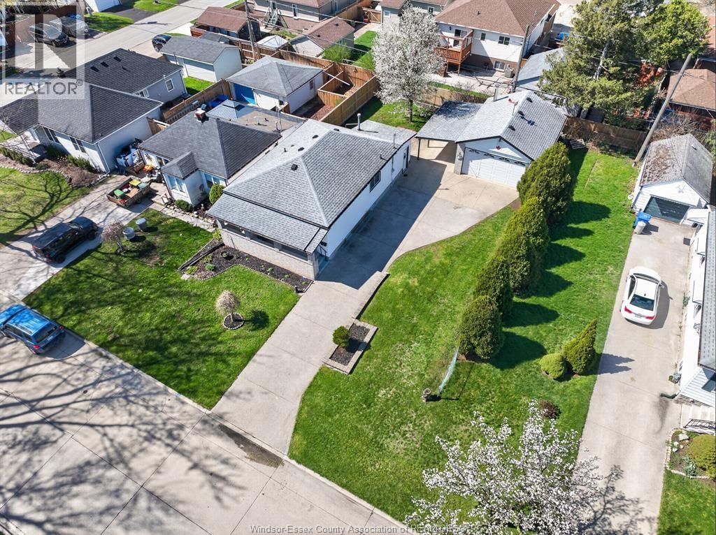 2489 FRANCOIS ROAD Image 36