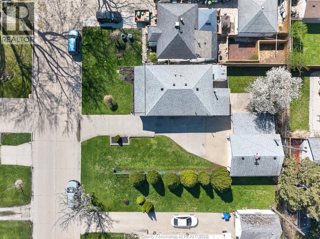 2489 FRANCOIS ROAD Image 37