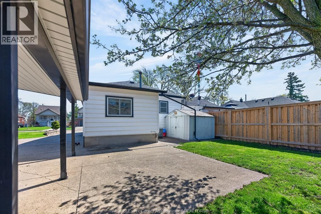 2489 FRANCOIS ROAD Image 9