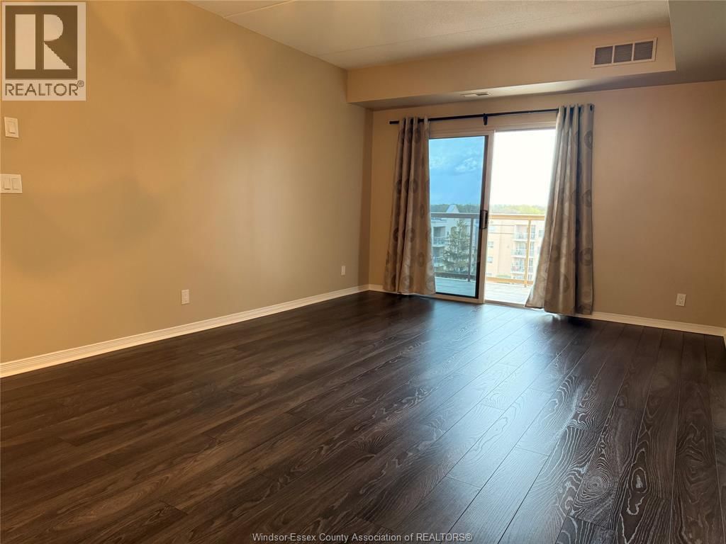 501 - 315 VILLAGE GROVE DRIVE Image 10