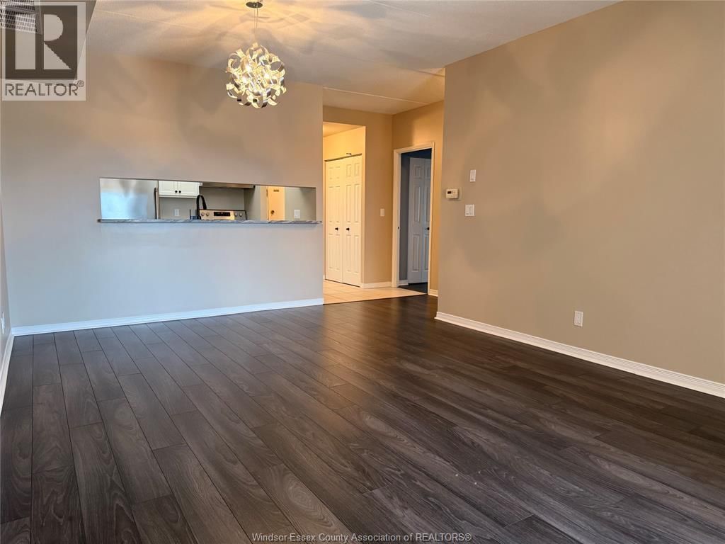 501 - 315 VILLAGE GROVE DRIVE Image 11