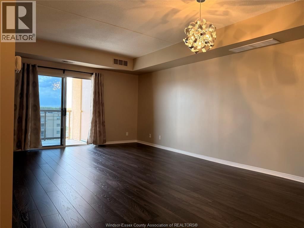 501 - 315 VILLAGE GROVE DRIVE Image 12