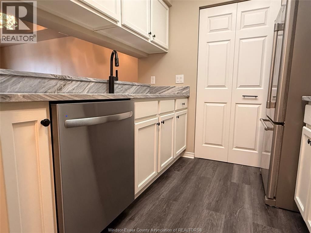 501 - 315 VILLAGE GROVE DRIVE Image 14