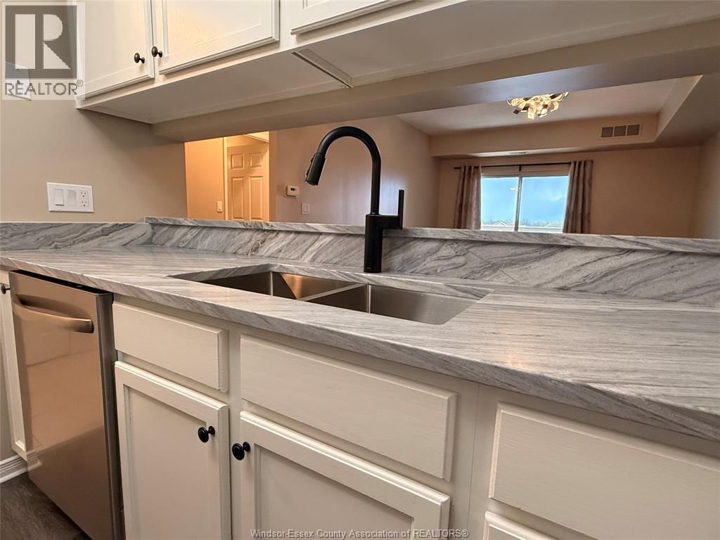 501 - 315 VILLAGE GROVE DRIVE Image 15