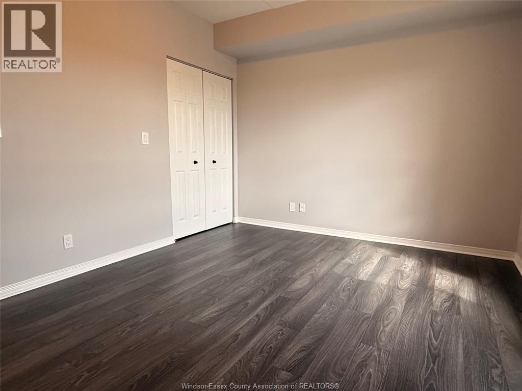 501 - 315 VILLAGE GROVE DRIVE Image 17