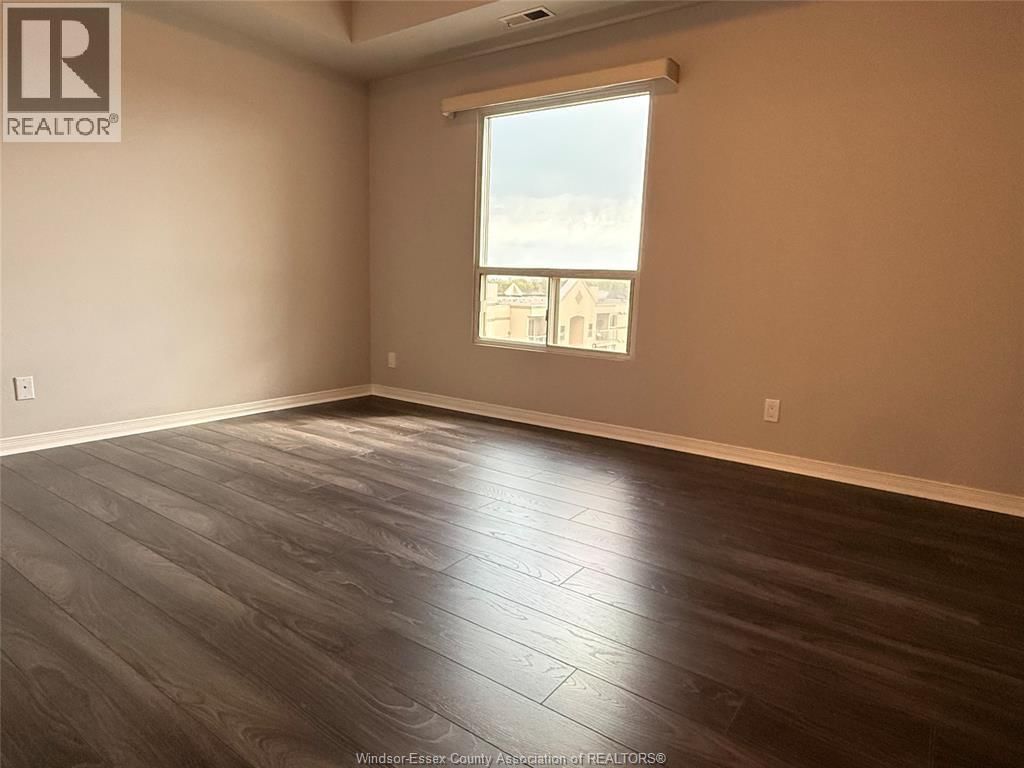 501 - 315 VILLAGE GROVE DRIVE Image 18