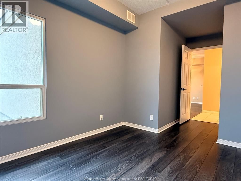 501 - 315 VILLAGE GROVE DRIVE Image 22