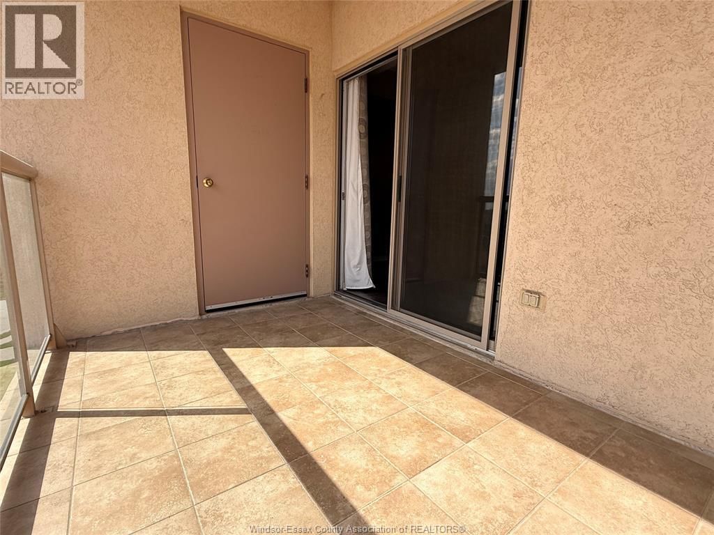 501 - 315 VILLAGE GROVE DRIVE Image 25