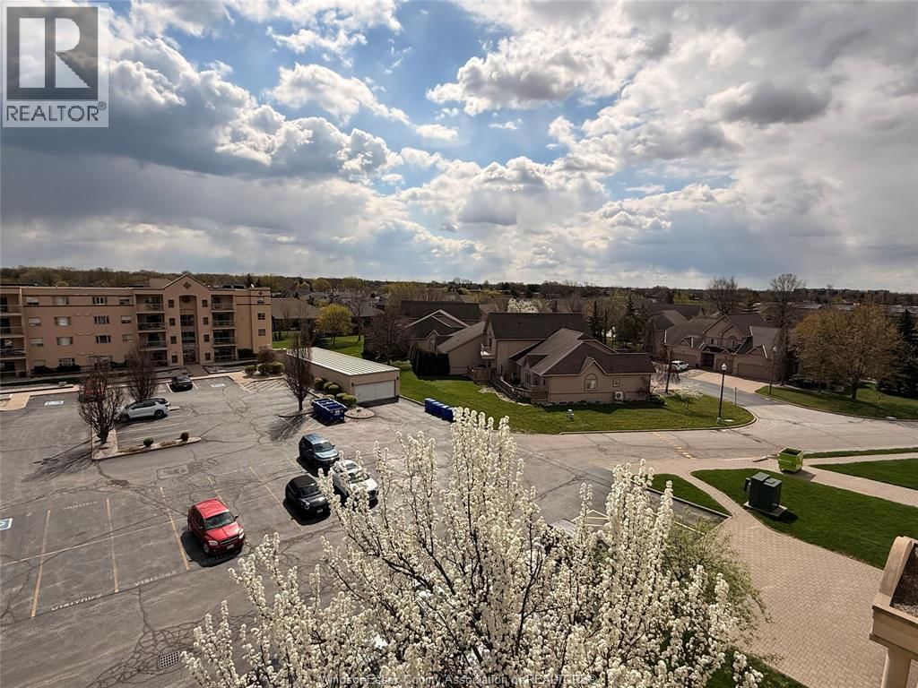 501 - 315 VILLAGE GROVE DRIVE Image 27