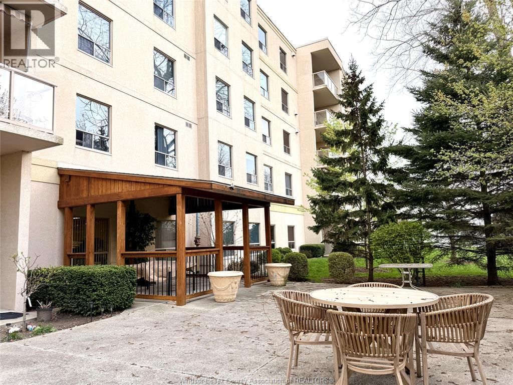 501 - 315 VILLAGE GROVE DRIVE Image 30