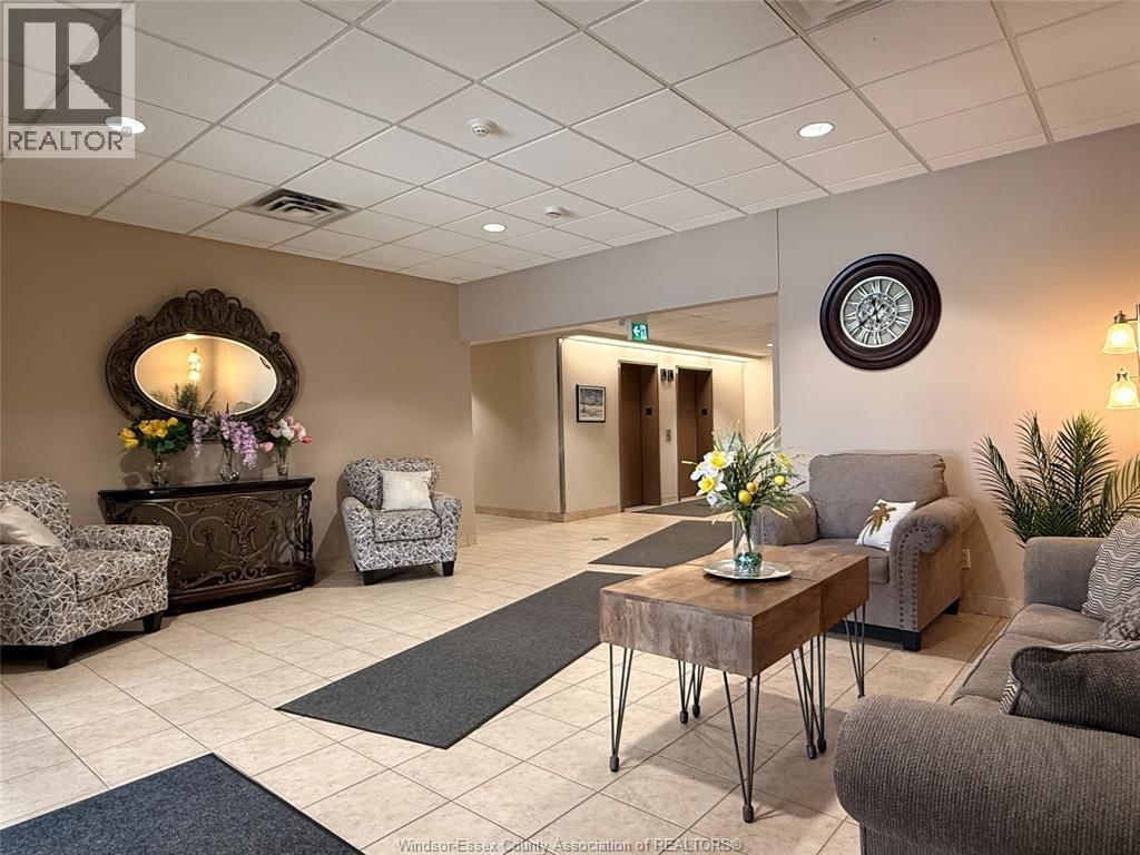 501 - 315 VILLAGE GROVE DRIVE Image 4