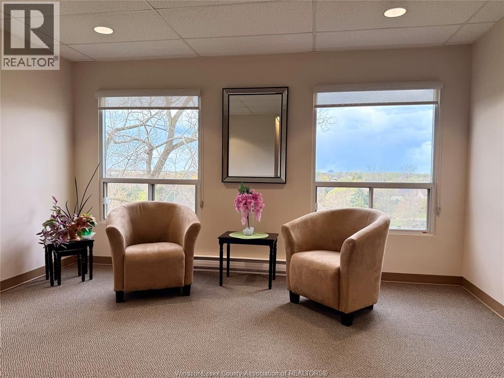 501 - 315 VILLAGE GROVE DRIVE Image 8