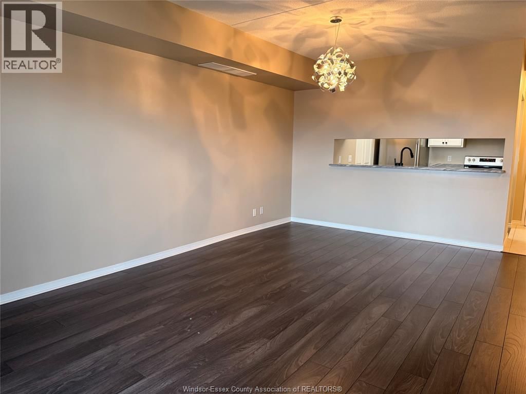 501 - 315 VILLAGE GROVE DRIVE Image 9