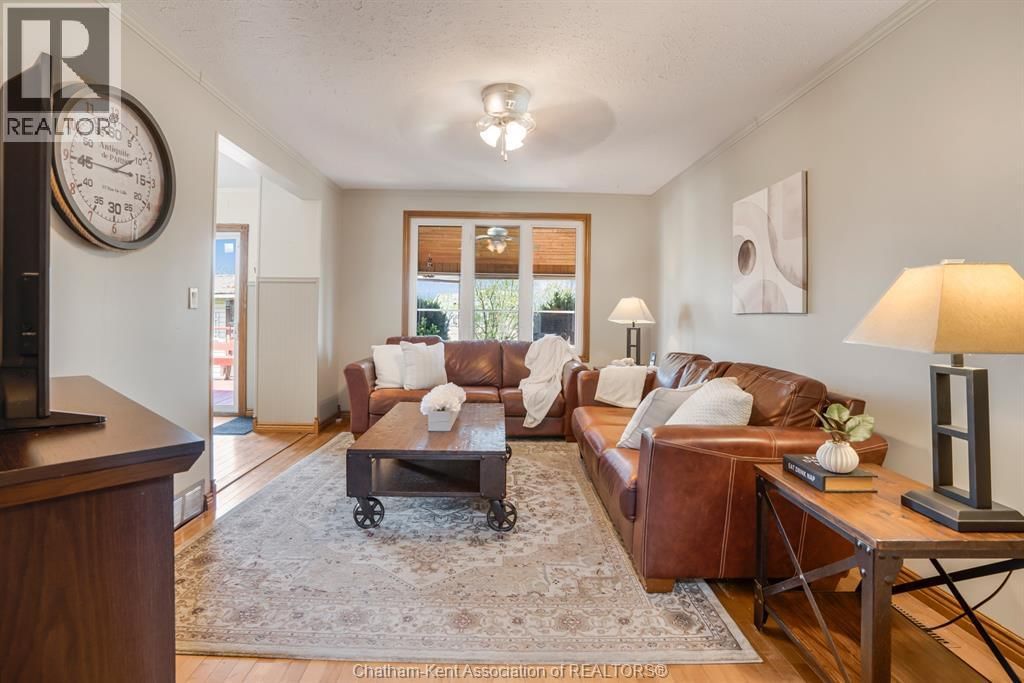 72 GOLDPARK ROAD Image 13