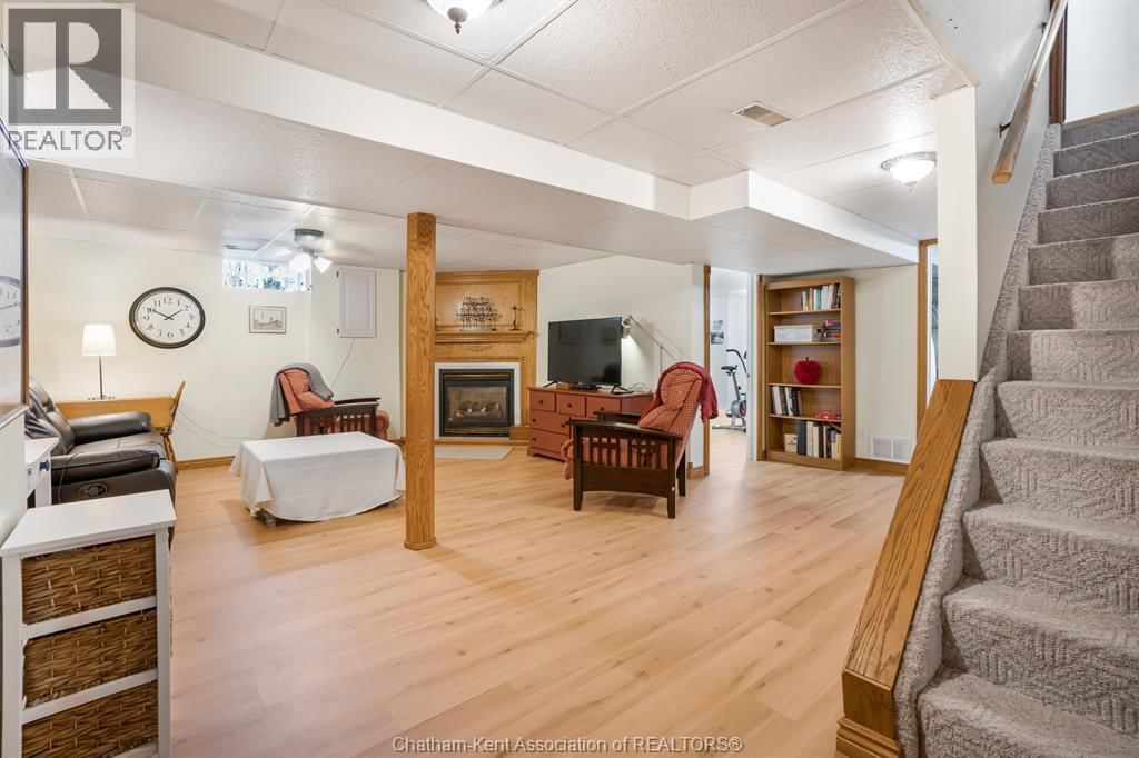 72 GOLDPARK ROAD Image 20
